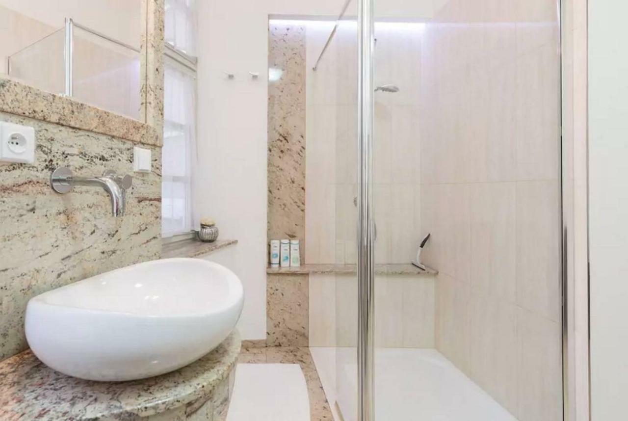 Quiet Apartment In The Heart Of Old Town Centre Prag Exterior foto