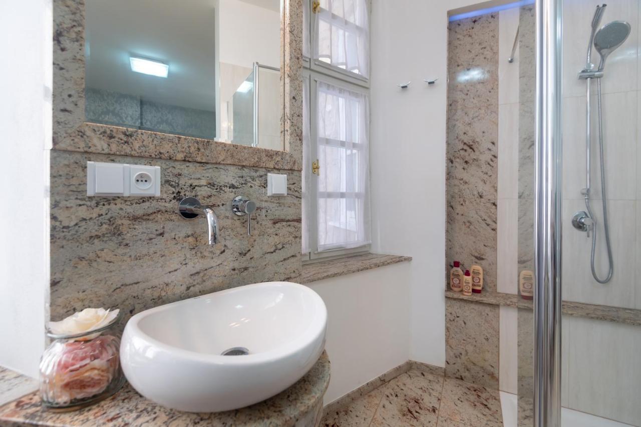 Quiet Apartment In The Heart Of Old Town Centre Prag Exterior foto